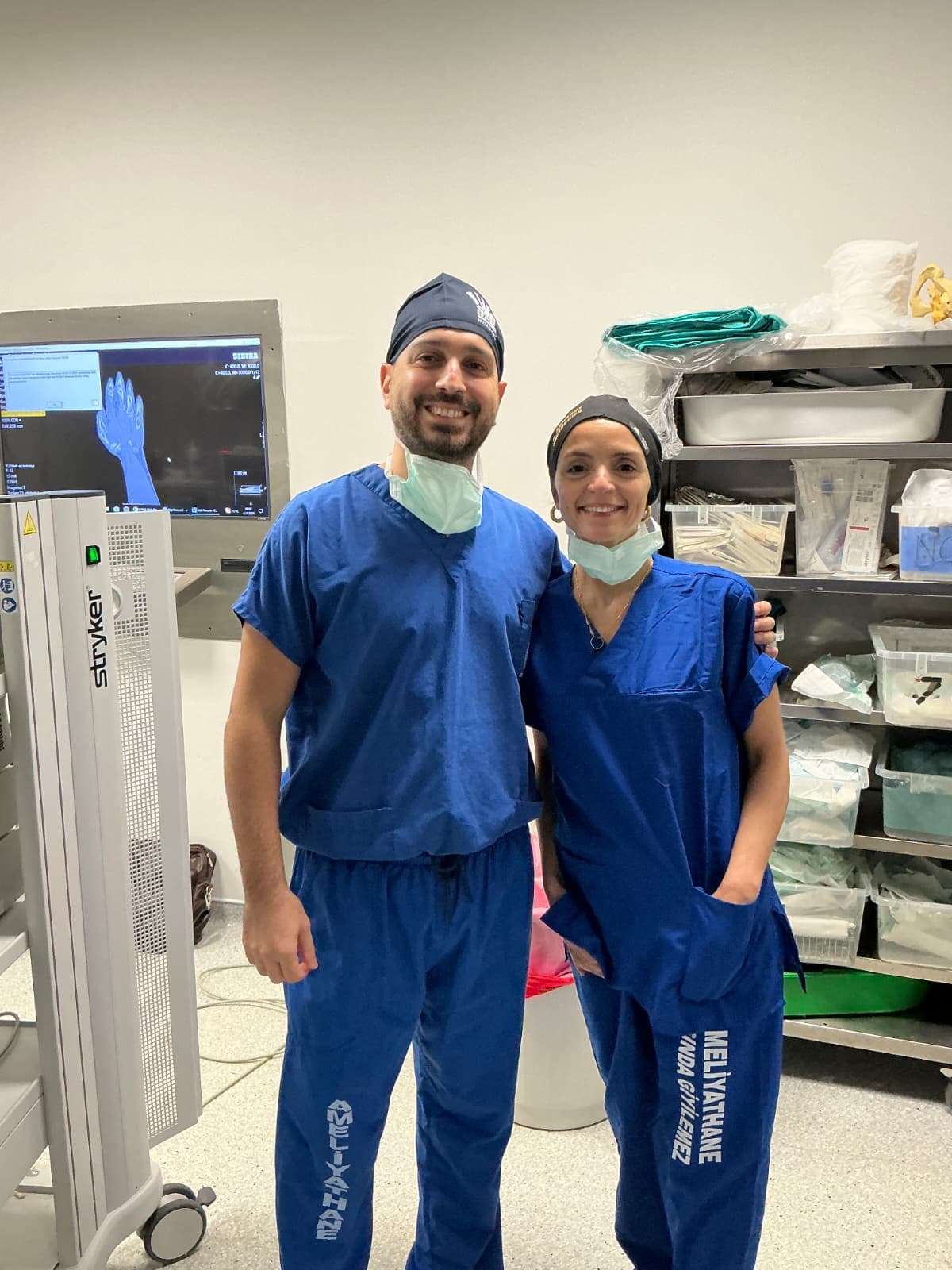 El ve üst ekstremite kliniği — Doç. Dr. Ali CAVİT İstanbul