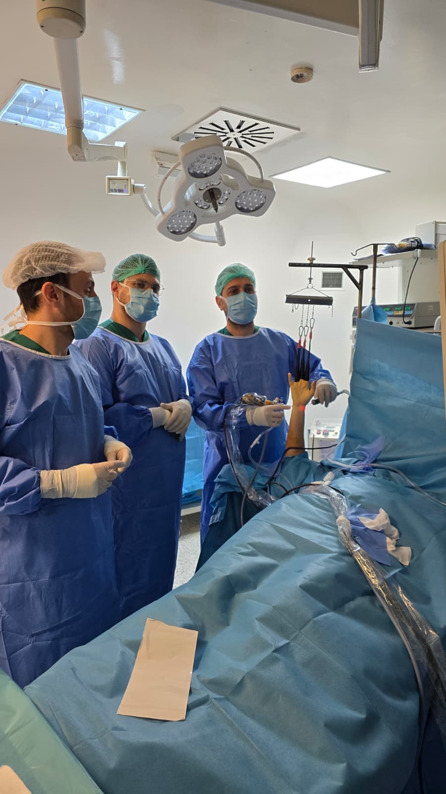 İstanbul el cerrahisi klinik ortamı — Ali Cavit